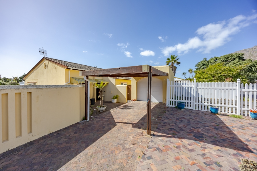 2 Bedroom Property for Sale in Lakeside Western Cape
